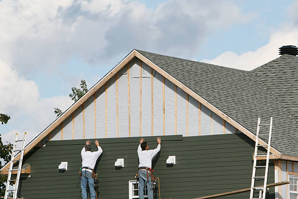 Professional Vinyl Siding technician working in Dresden, OH